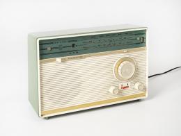 72   -  <p><span class="description">Radio modelo B4X35T /00M. Philips </span></p>