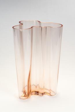 42   -  <span class="object_title">Florero. De Alvar Aalto para Iittala</span>