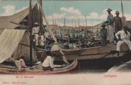 77   -  <p><span class="description">En el Mercado Vista alterna Cartagena ca 1900s</span></p>