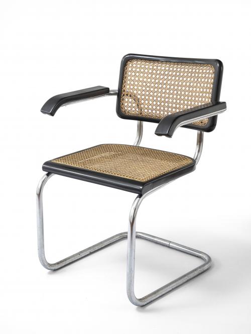 Silla estilo cantilever Cesca de Marcel Breuer con brazos