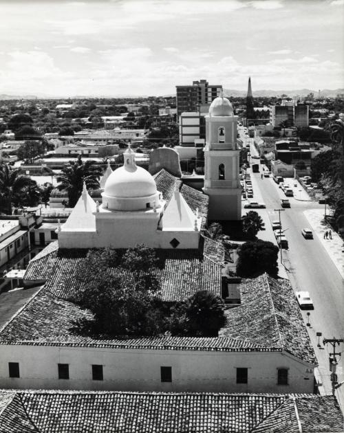 Leo Matiz Colombia, 1917 - 1998 : Iglesia de la Inmaculada 